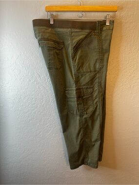 Lee Platinum Label Olive Cargo Capri Pant